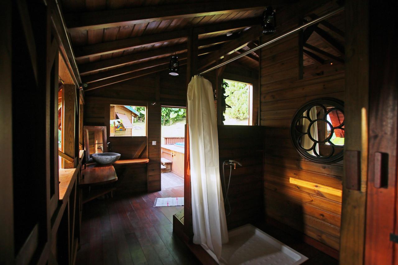 Les Bananes Vertes Ecolodges Сен-Клод Экстерьер фото
